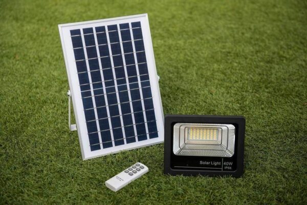 Foco LED solar 40W con placa solar - luz Calida