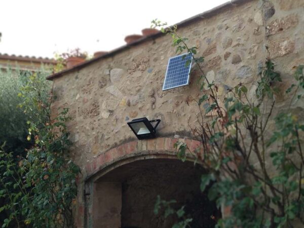 Foco LED solar 100W con placa solar - luz Blanca