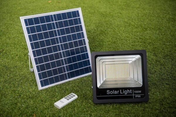 Foco LED solar 100W con placa solar - luz Blanca