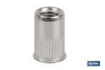 Tuercas remachables ranuradas de cabeza reducida A-2 | Amplia variedad de métricas