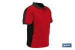 Polo de trabajo modelo Hela en rojo y negro | Cómodo y transpirable con cierre de 3 botones | Materiales: 95 % algodón y 5 % elastano | Disponible desde la talla S hasta la XXXL