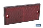 Catadióptrico rectangular con agujeros | Tornillos no incluidos | Producto homologado | Disponible en 3 colores diferentes | Medidas: 106 x 50 mm