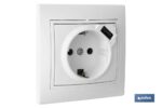BASE ENCHUFE USB MONOBLOC MODELO PACIFIC 2P+T CON OBTURADOR 16A 250V 2.1A 5V